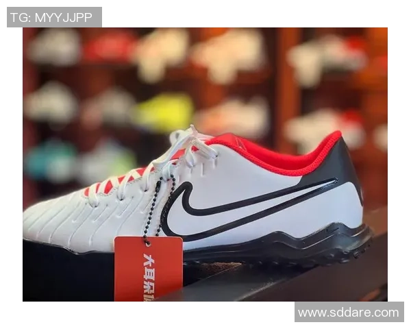 足球巨星们脚下的秘密武器揭秘 哪些顶级鞋款成就球场传奇