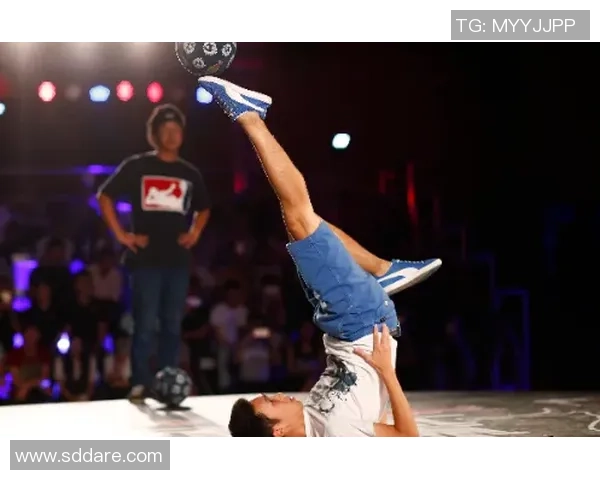 球星秀炫技花式足球表演尽显运动魅力点燃观众无限激情